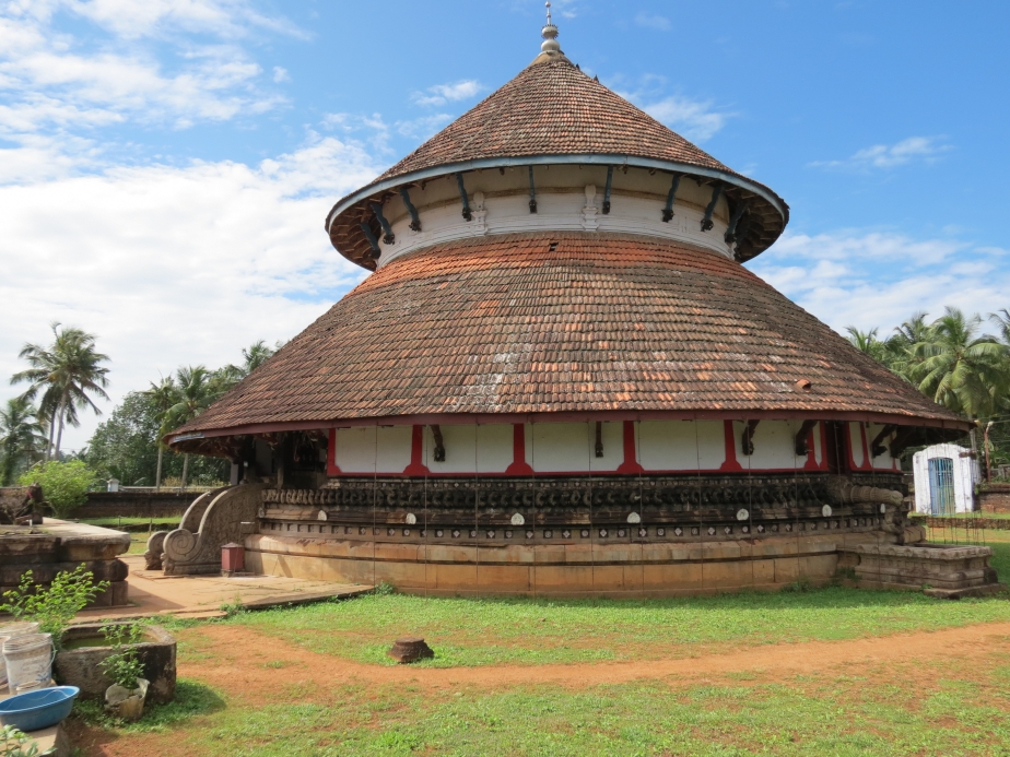 FINDING DRAVIDA IN KERALA TRACING THE PLOT IN KERALAS TEMPLE ARCHITECTURE