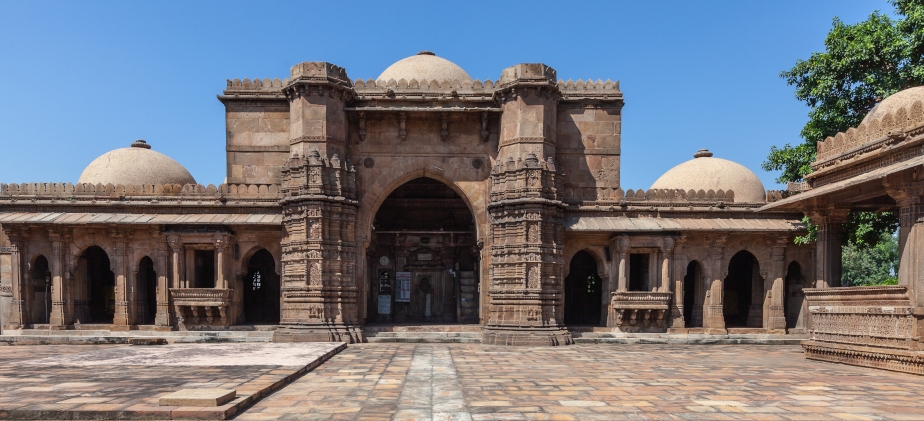 Ornaments in Stone: Monuments of Sultanate Ahmadabad